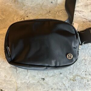 Lululemon everywhere belt bag